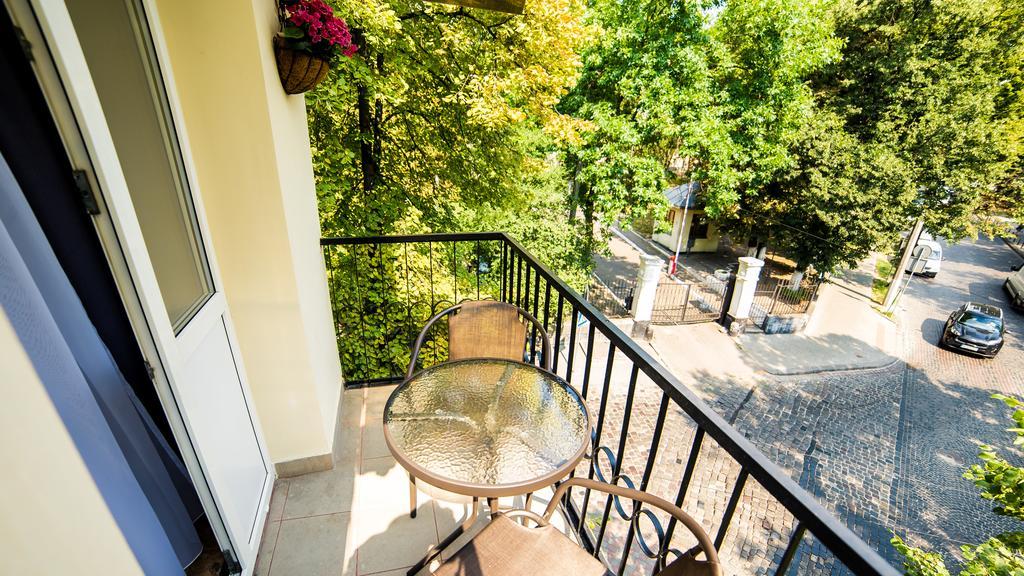 Foxy Lviv Apartment ภายนอก รูปภาพ